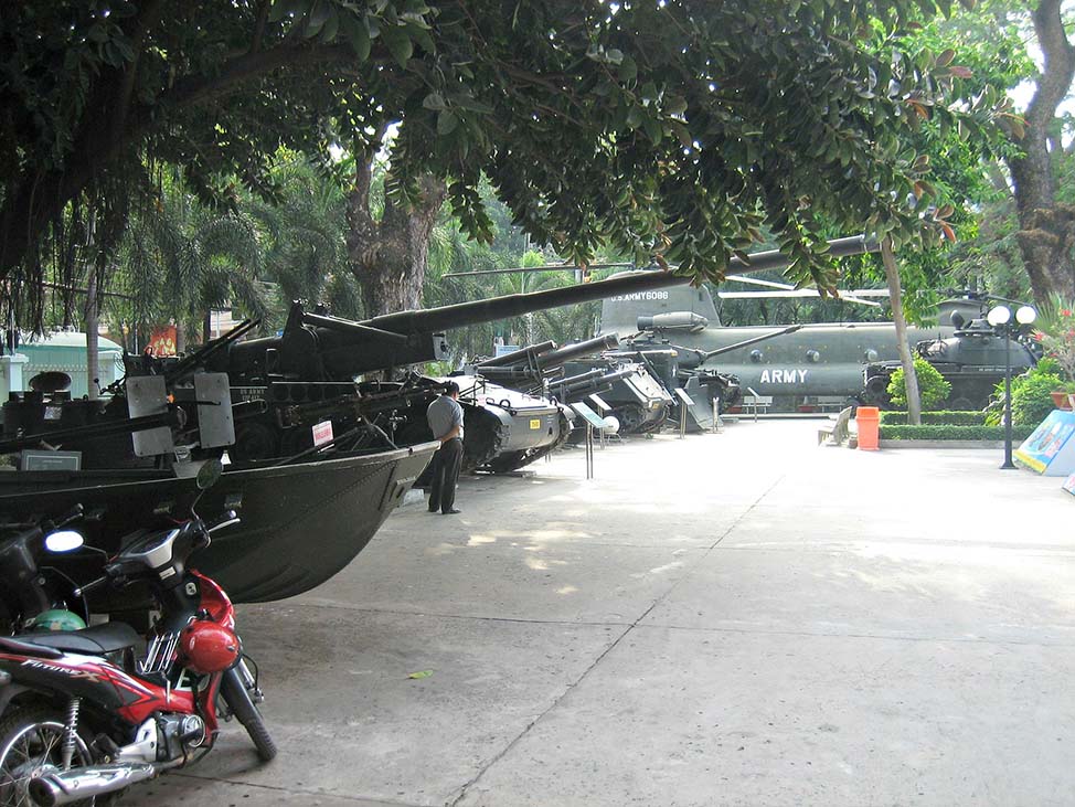 SaigonTanks-min