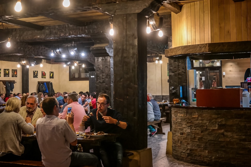 The dining room at the Petritegi cider house