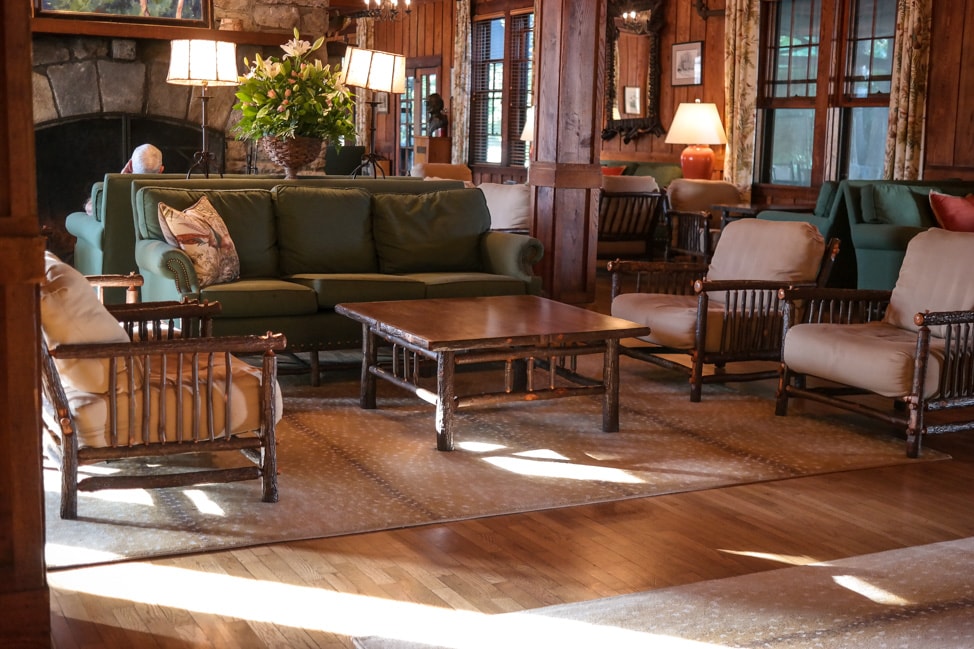 High Hampton Inn: the seating area in the main lobby