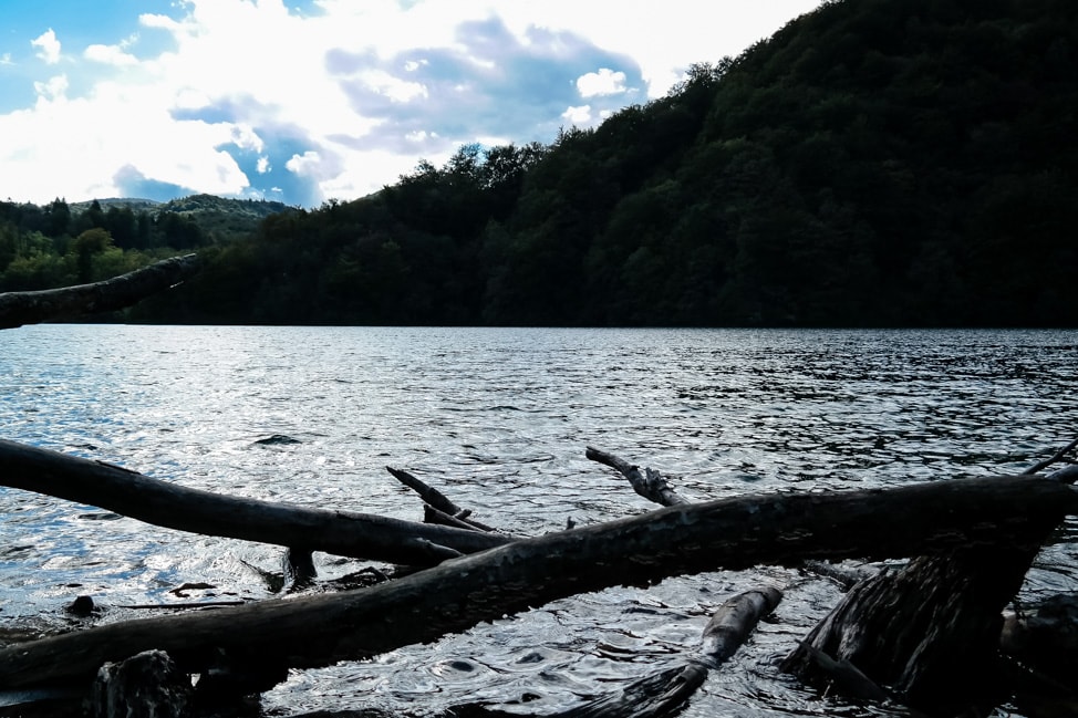 Visiting Plitvice Lakes: alone on the K path