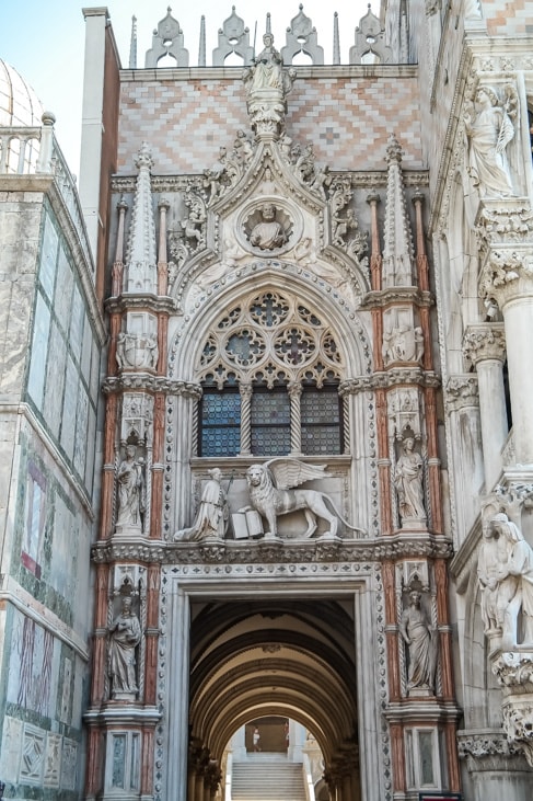 Venice Walking Tour: Venice Gate