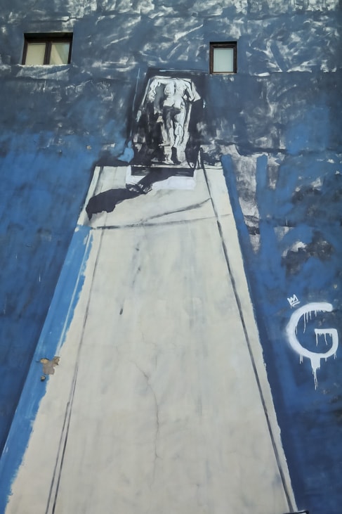 belgrade street art: blue tall