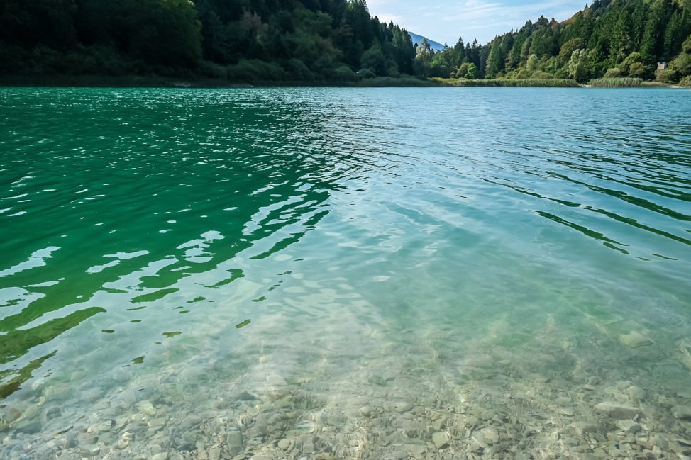 hiking in italy lake