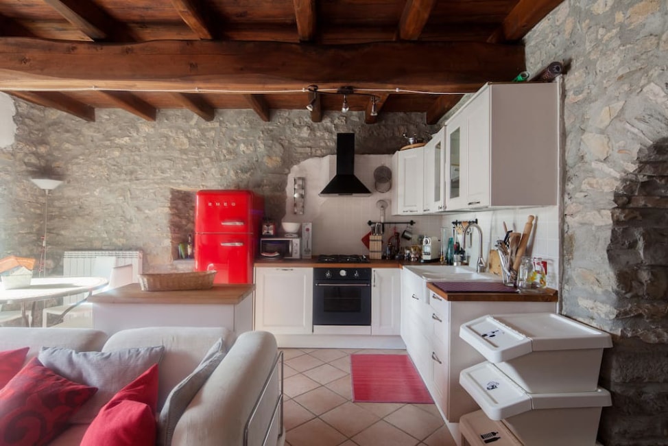 7 Airbnb tips for first time users: a old, stone house in a hilltop Italian village