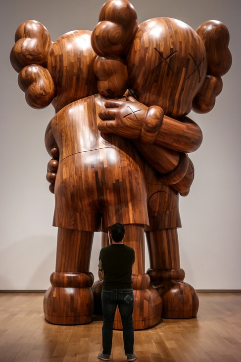 Visit Fort Worth: huge wooden statue at the Modern Museum of Art of Fort Worth