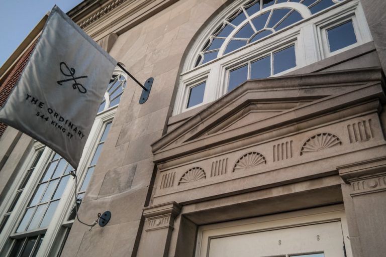 Where to Find The Best Charleston Happy Hour Deals for Oysters