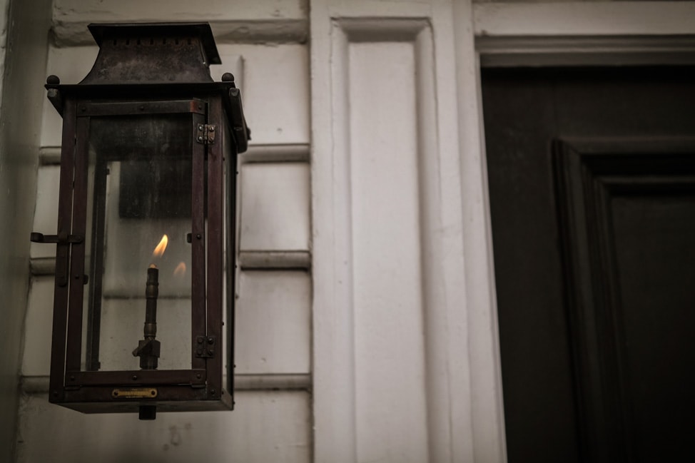 best things to do in charleston many of the houses are still lit by gas lamp