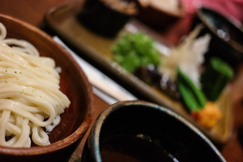 https://www.driveontheleft.com/kyoto-geishas-soba-bamboo/