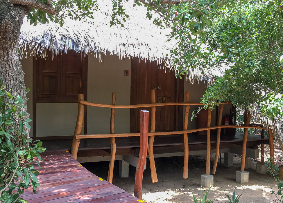 Yala Safari: Villa at Chena Huts 