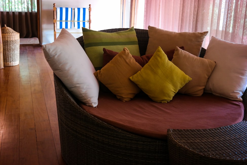 Yala Safari: Sitting area in our villa at Chena Huts