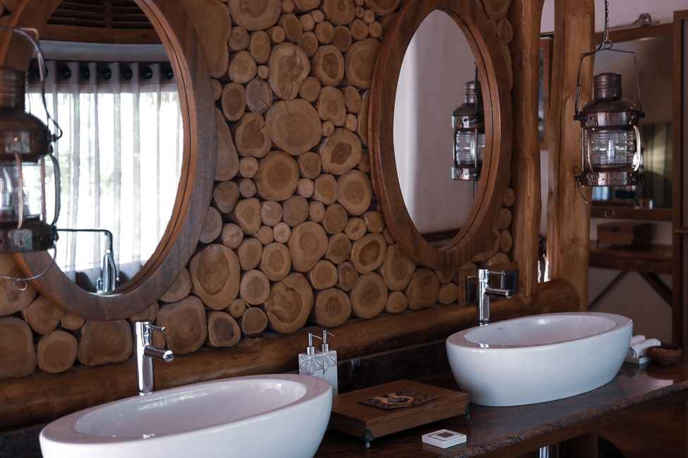 Yala Safari: open-style bathroom at Chena Huts